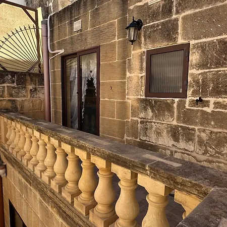 Vakantiehuis Traditional In The Heart Of